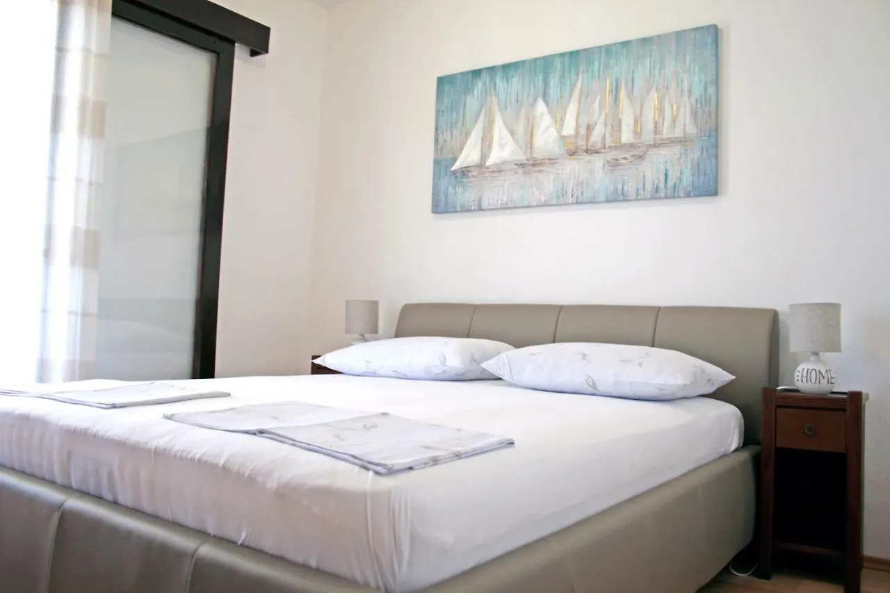 Apartments Villa Zvonimir Slatine Croatia